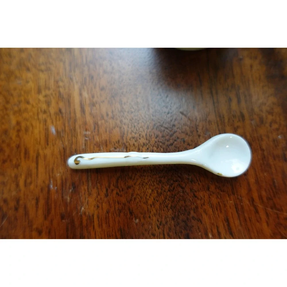 Vintage CAPSCO Martha Capitol mini mug 22‎ karat gold white porcelain spoon